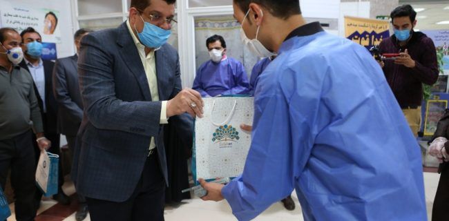 توزیع بیش از ۱۰۰۰ بسته تشویقی بین کادر درمانی بیمارستان های درگیر کرونا در اصفهان