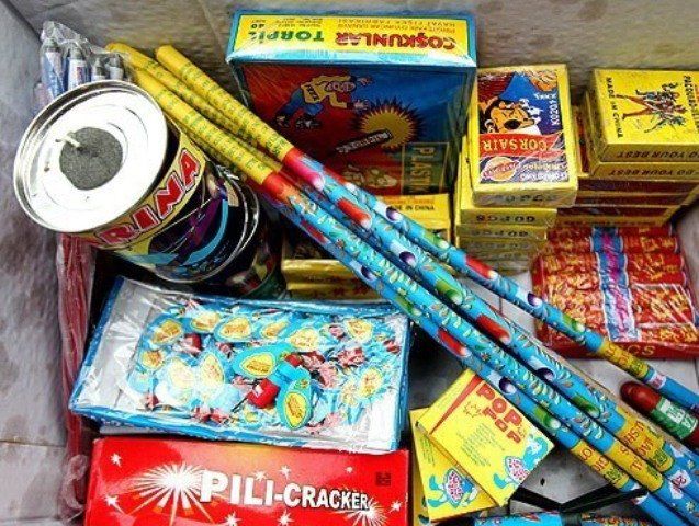 کشف بیش از ۶ هزار عدد مواد محترقه قاچاق در اصفهان