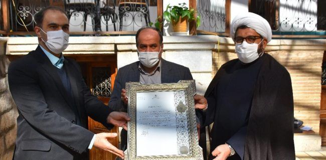 اهدای لوح وزیر فرهنگ و ارشاد به شهردار و شهروندان فرهیخته شهر نجف آباد