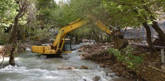 بیش از ۸۵۰ هکتار از رودخانه های استان اصفهان آزادسازی شد