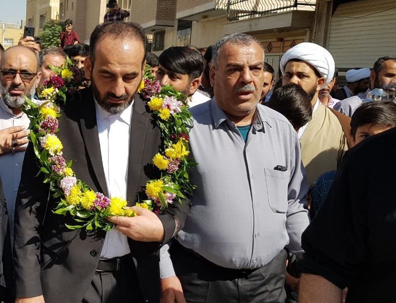 بازگشت حاجی اصفهانی به زادگاهش پس از ۸۰ روز بازداشت