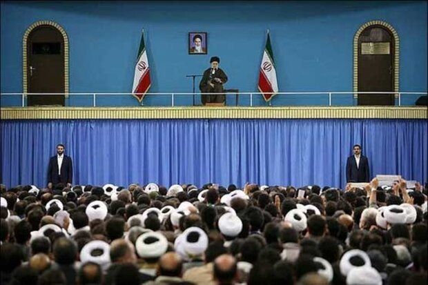 دیدار مردم اصفهان با رهبر انقلاب به مناسبت ۲۵آبان دیدار مردم اصفهان با رهبر انقلاب به مناسبت ۲۵آبان