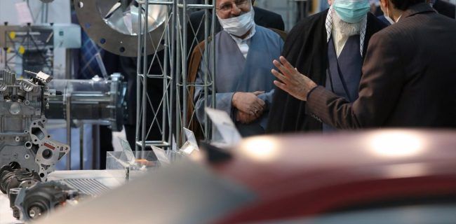بازدید رهبر انقلاب از نمایشگاه توانمندی‌های صنعتی در حسینیه‌ی امام خمینی (ره) 