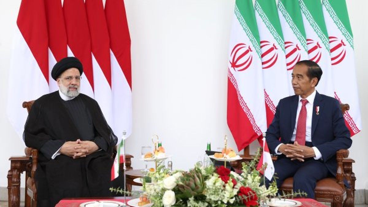 رئیس جمهور اندونزی در استقبال رسمی از رئیسی و هیئت دولت ایرانی ۲۱ گلوله توپ شلیک کرد
