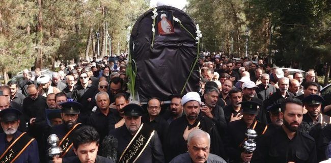 تشییع و خاکسپاری پیکر آیت الله رحیمیان در اصفهان