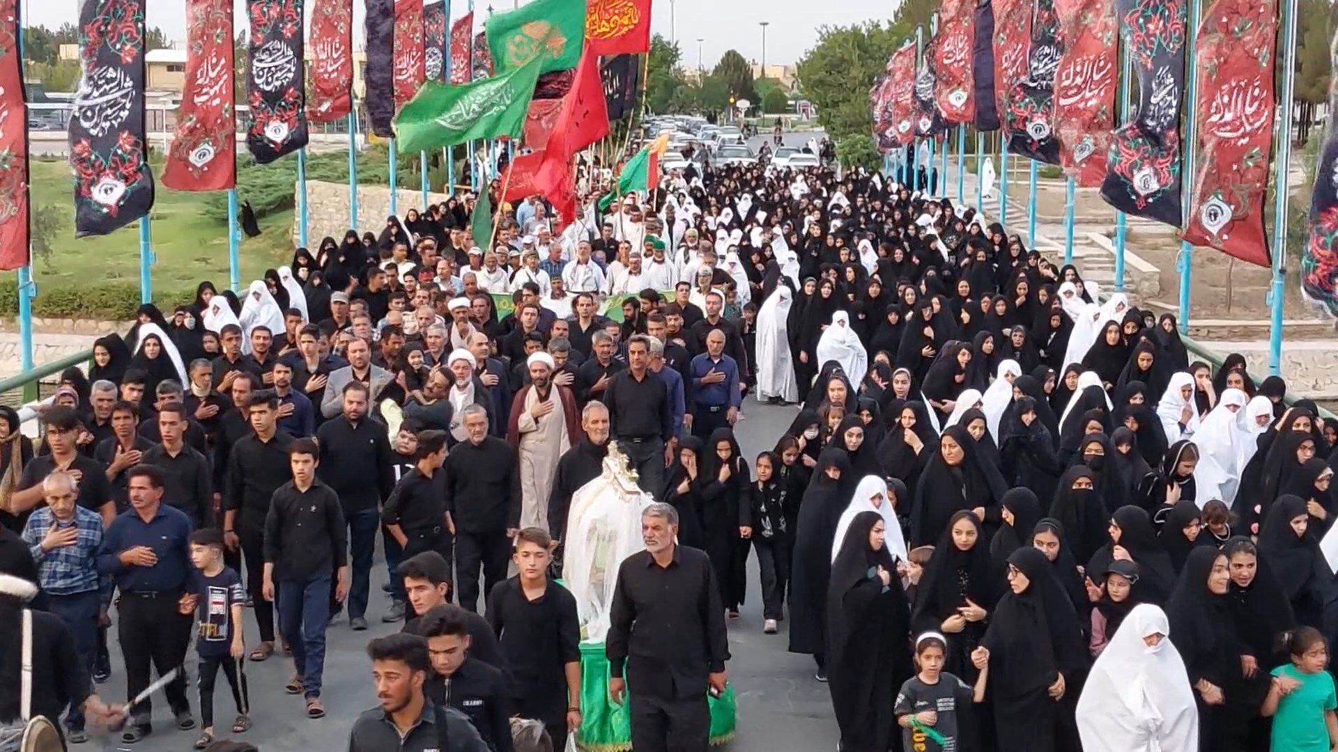 اجتماع هیات‌های مذهبی همزمان با عاشورای حسینی در گلستان شهدای اصفهان