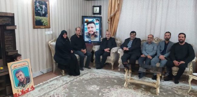 دیدار مدیر مخابرات اصفهان با خانواده شهید مدافع حرم حمیدرضا باب الخانی