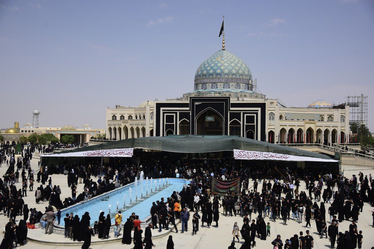 دلدادگان سیدالشهدا در پیادهروی میدان لاله تا امامزاده شاهکرم