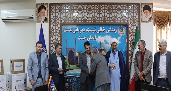 تحصیل رایگان۹۰۰  دانش آموز تحت حمایت کمیته امداد استان اصفهان در طرح  مدارس همدل