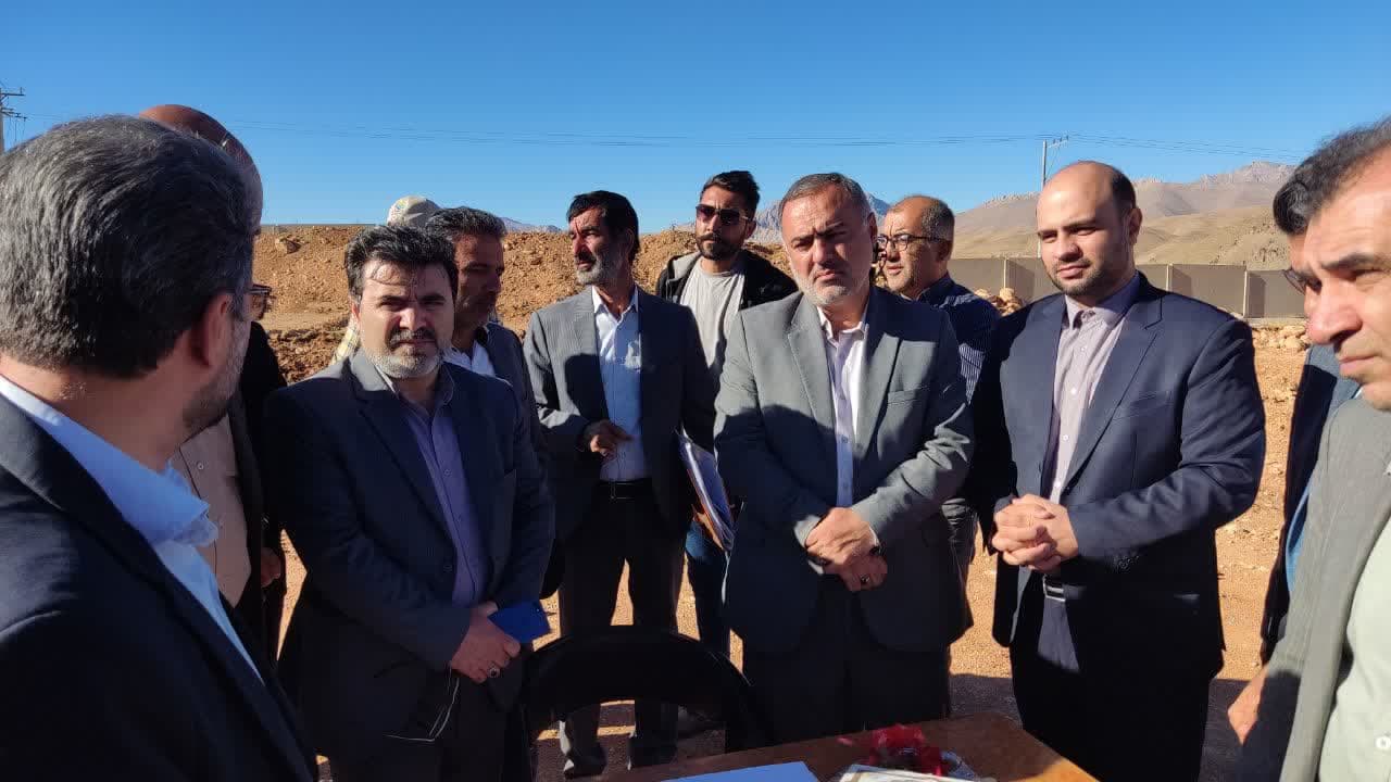 پروژه احداث کارخانه آب معدنی سازمان عمران زاینده رود در فریدونشهر کلنگ زنی شد پروژه احداث کارخانه آب معدنی سازمان عمران زاینده رود در فریدونشهر کلنگ زنی شد
