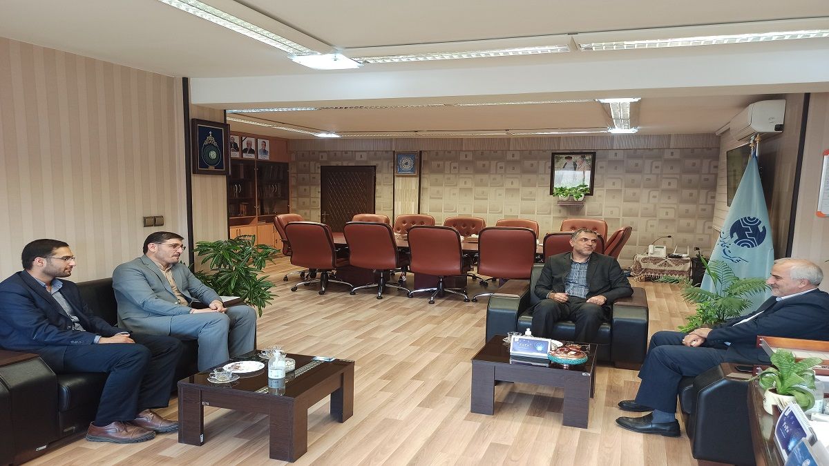 نشست صمیمانه مدیر مخابرات اصفهان با مدیر پست بانک استان