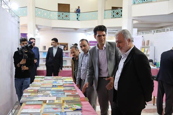 نمایشگاه کتاب در دانشگاه اصفهان افتتاح شد