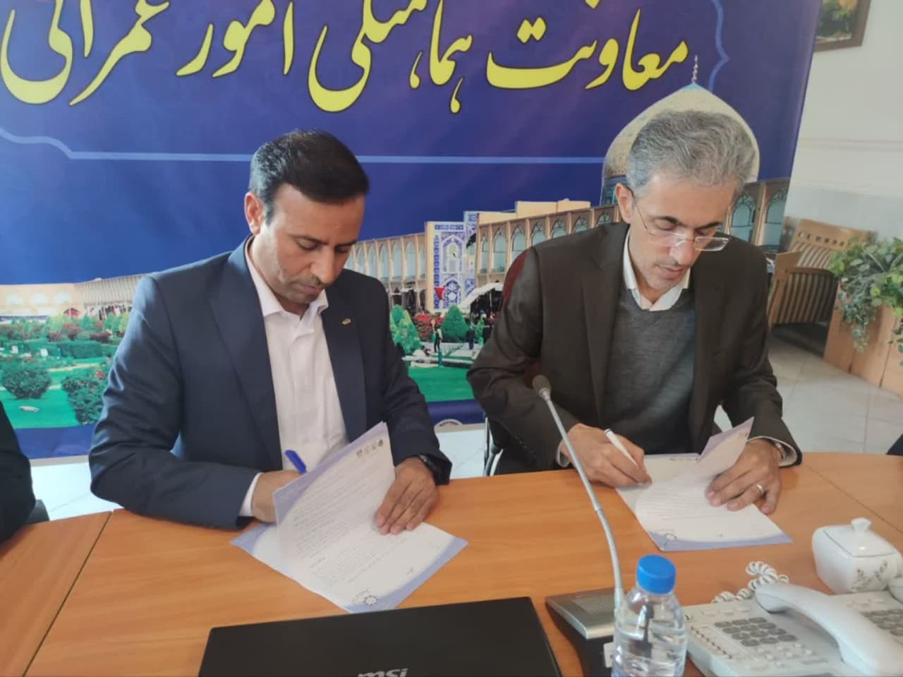 توافق نامه اجرای فیبر نوری در زیباشهر با حضور معاون وزیر ارتباطات و فناوری امضا شد توافق نامه اجرای فیبر نوری در زیباشهر با حضور معاون وزیر ارتباطات و فناوری امضا شد