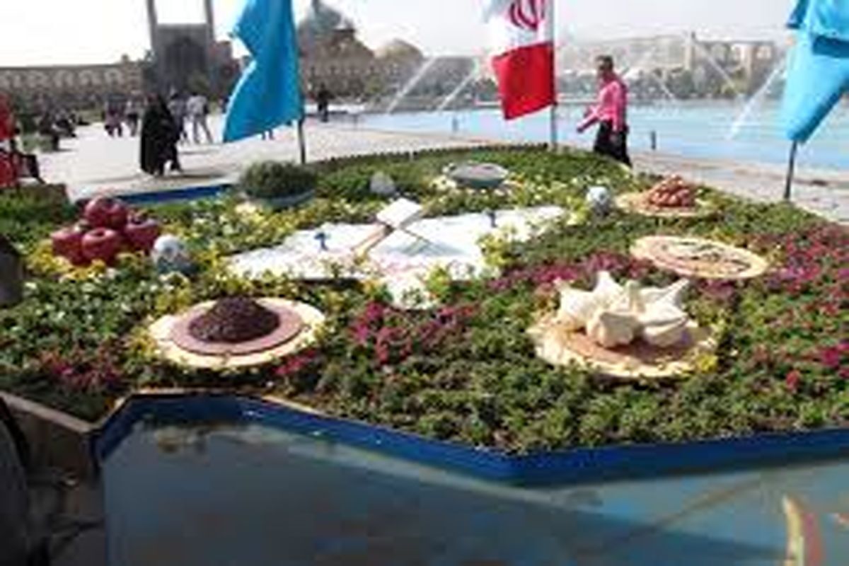 نصب ۴۰ نماد نوروزی در آستانه بهار در کلانشهر اصفهان نصب ۴۰ نماد نوروزی در آستانه بهار در کلانشهر اصفهان