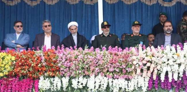  رژه مقتدرانه ارتش تجلی شجاعت و اقتدار نیروهای مسلح ایران اسلامی است