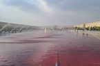 آب حوض میدان امام(ره) اصفهان قرمز شد