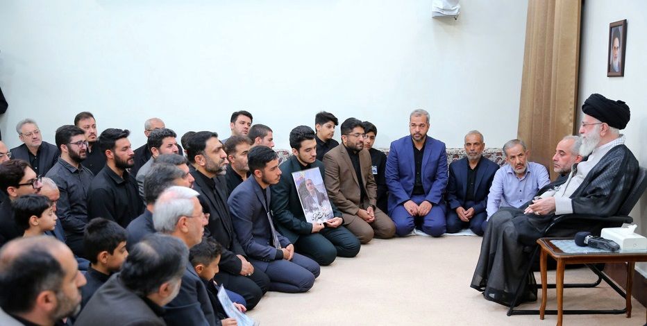 تشییع باشکوه شهدا نشان داد که ملت ایران زنده است تشییع باشکوه شهدا نشان داد که ملت ایران زنده است