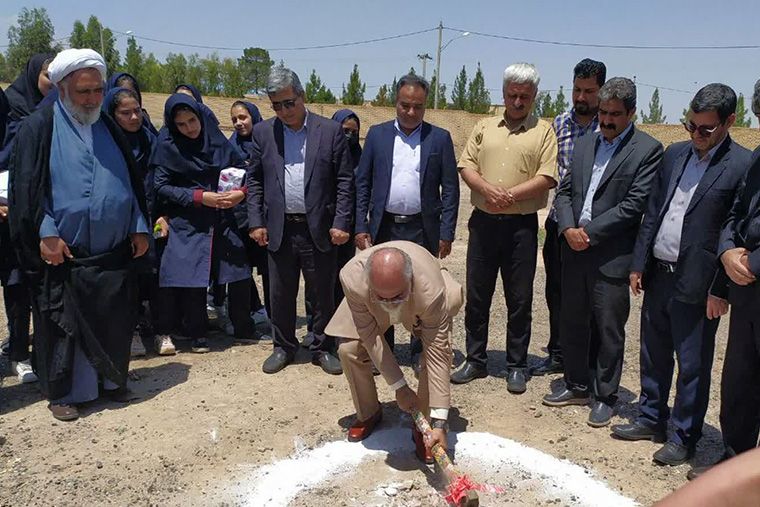 کلنگ ساخت مدرسه خیر ساز سردار شهید زاهدی در اصفهان به زمین زده شد