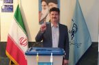 مدیر کل اداره کل امور مالیاتی استان اصفهان رأی خود را به صندوق انداخت