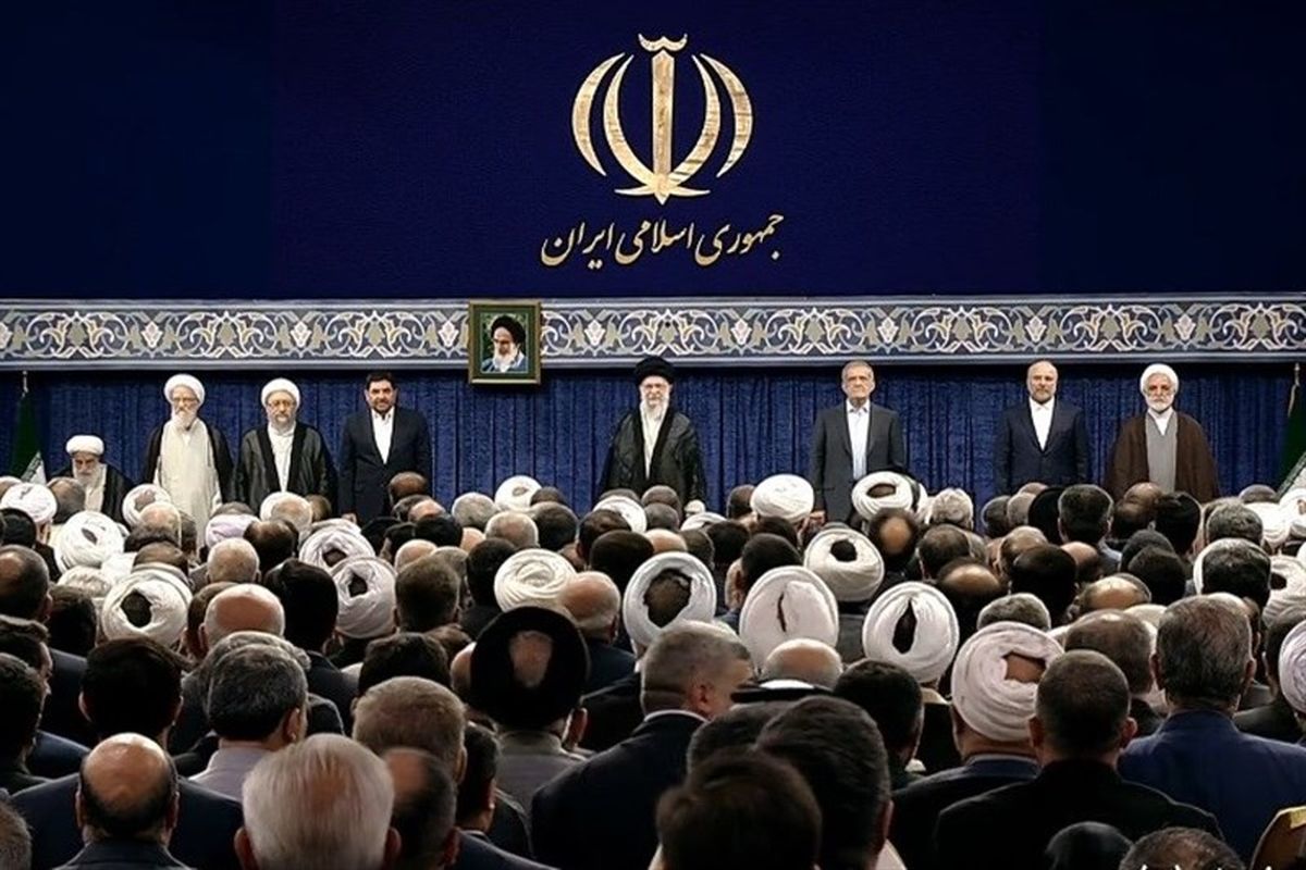 مراسم تنفیذ رئیسجمهور منتخب در حسینیهی امام خمینی (ره) آغاز شد مراسم تنفیذ رئیسجمهور منتخب در حسینیهی امام خمینی (ره) آغاز شد