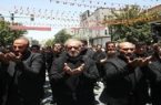 حضور پزشکیان برای اقامه نماز ظهر عاشورا در خیابان جمهوری تهران