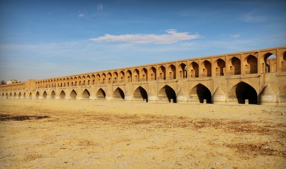 آغاز مرمت سیوسهپل با اعتباری بالغ بر ۴۰ میلیارد تومان آغاز مرمت سیوسهپل با اعتباری بالغ بر ۴۰ میلیارد تومان