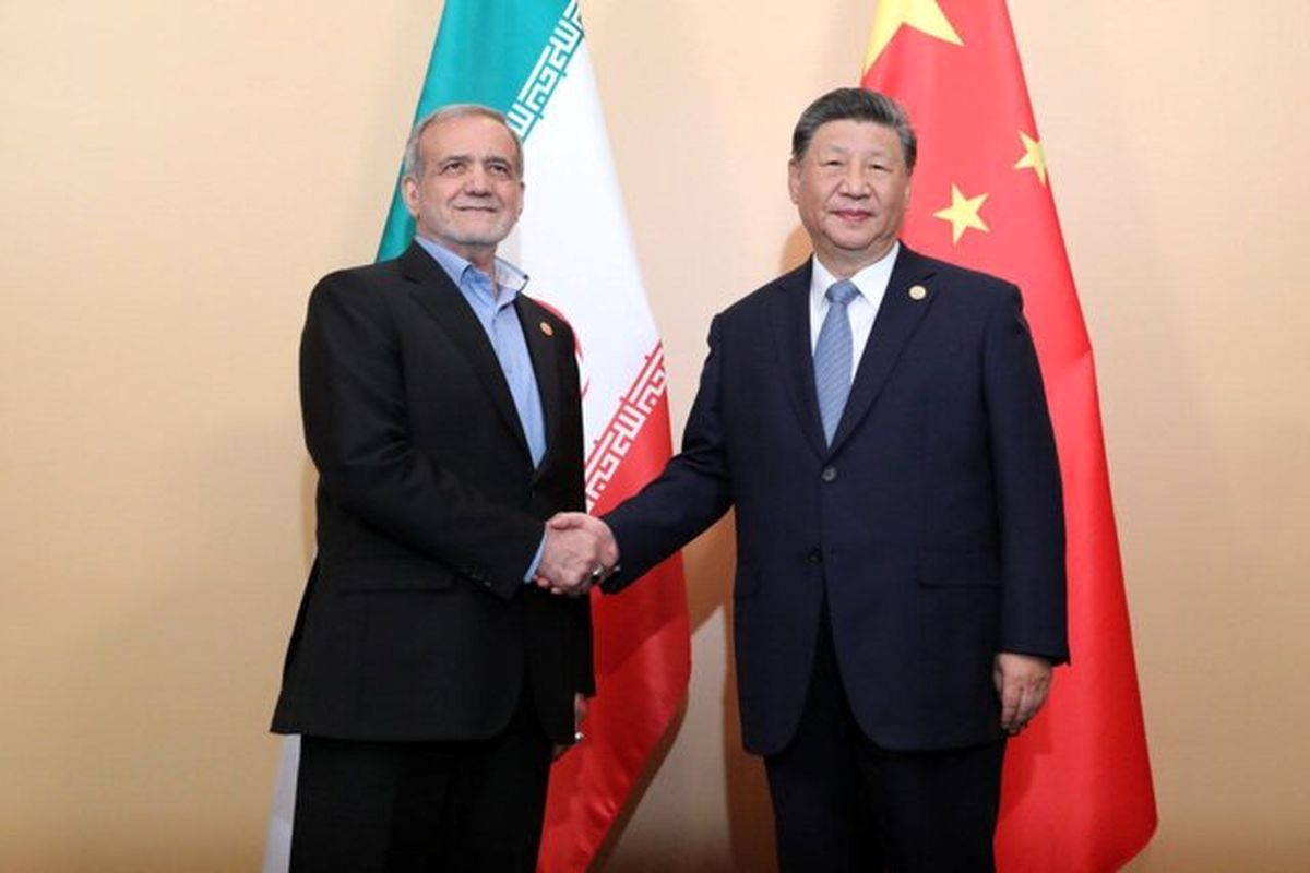 روئسای جمهور ایران و چین در حاشیه بریکس با یکدیگر دیدار کردند روئسای جمهور ایران و چین در حاشیه بریکس با یکدیگر دیدار کردند