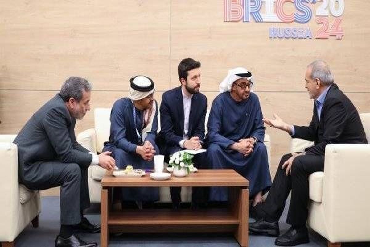 ایران از مواضع به حقش در مالکیت جزایر سهگانه کوتاه نمیآید ایران از مواضع به حقش در مالکیت جزایر سهگانه کوتاه نمیآید