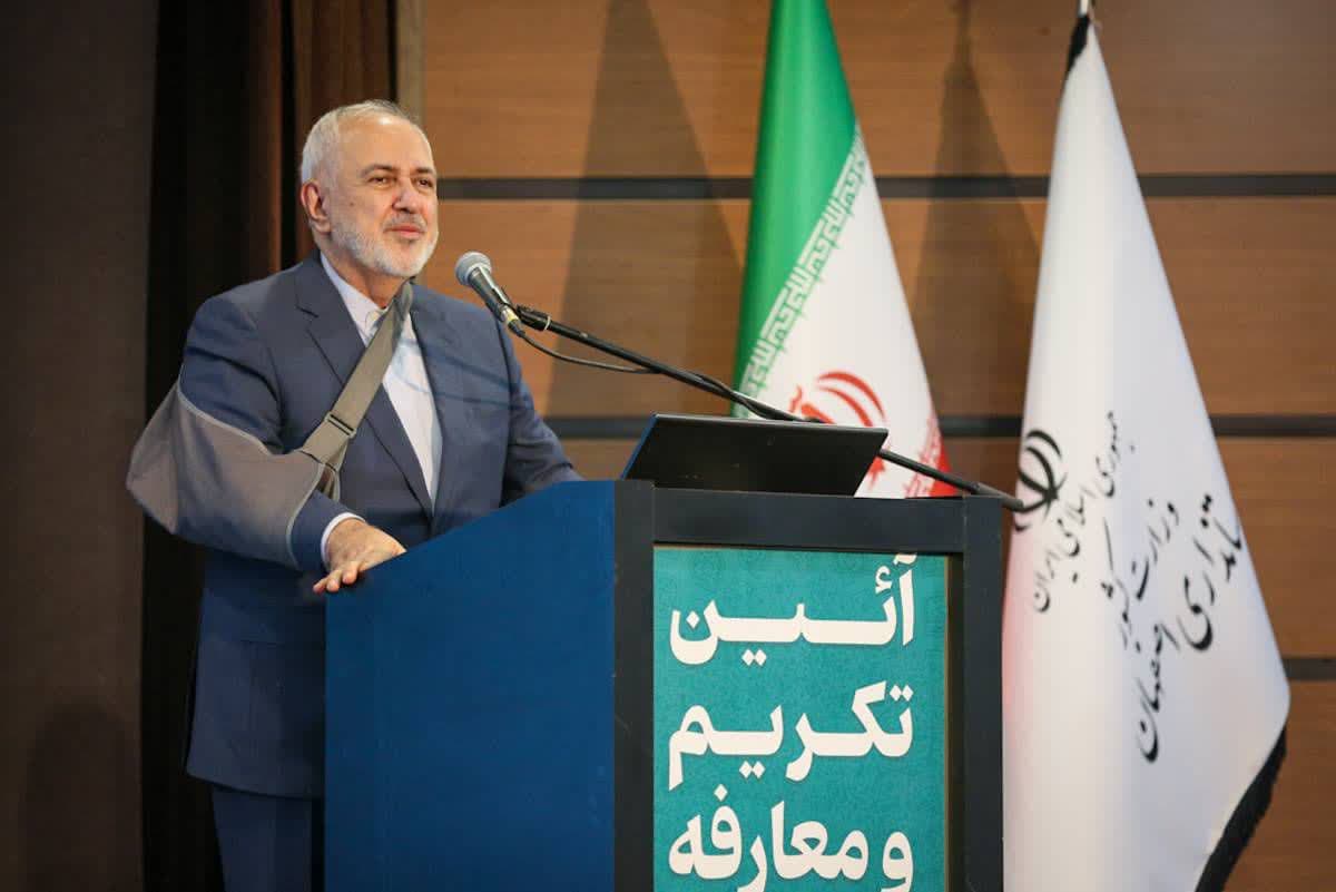 زاینده‌رود خشک همه ما را آزار می‌دهد/ وفاق ملی راه‌حل برون رفت از بحران‌ها است