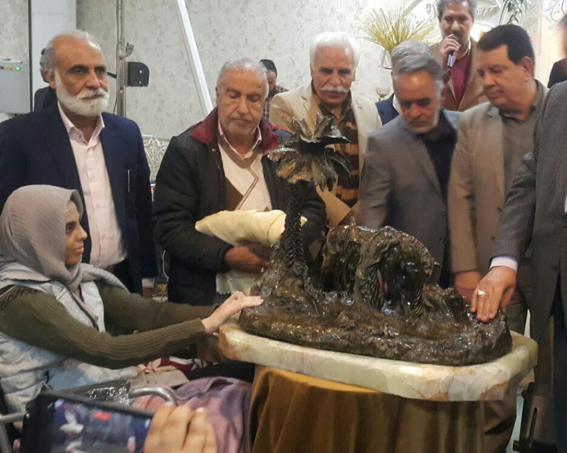 برای حمایت از انجمن نوروپاتی از تندیس عصرعاشورا رونمایی شد برای حمایت از انجمن نوروپاتی از تندیس عصرعاشورا رونمایی شد