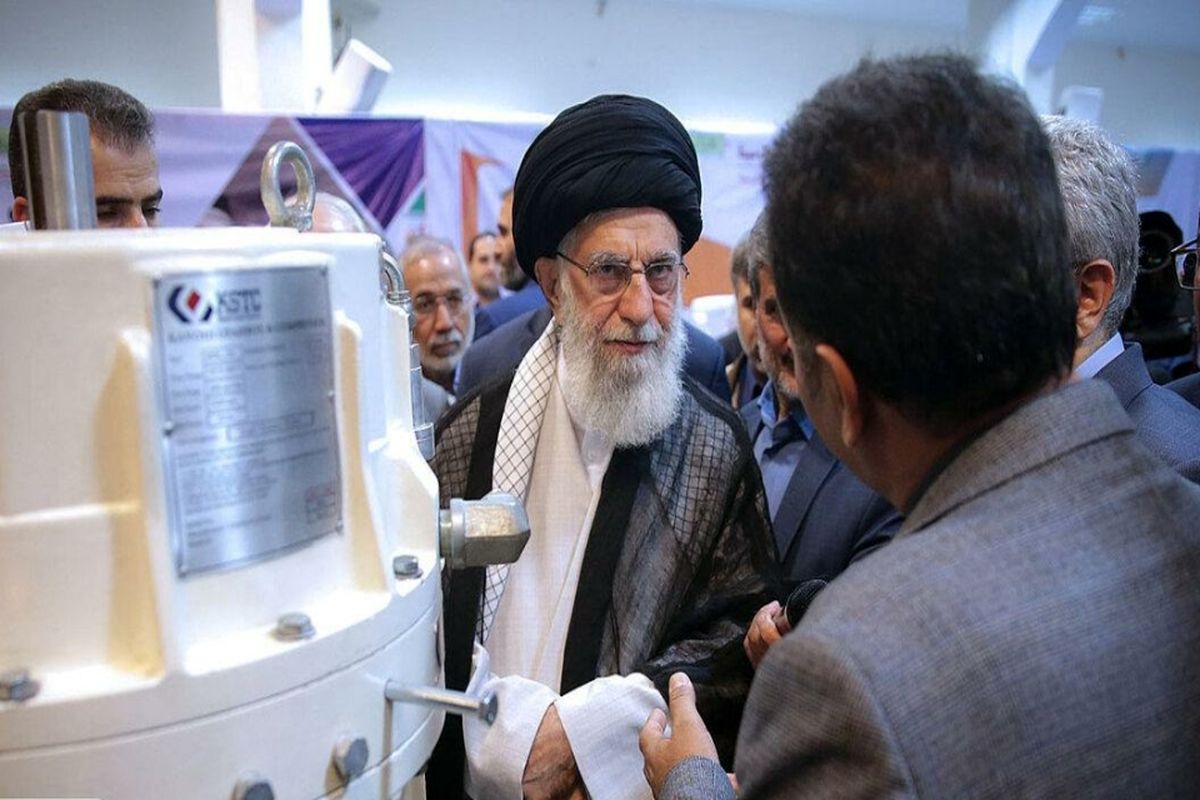 رهبر انقلاب از نمایشگاه رویداد ملی پیشگامان پیشرفت بازدید کردند رهبر انقلاب از نمایشگاه رویداد ملی پیشگامان پیشرفت بازدید کردند