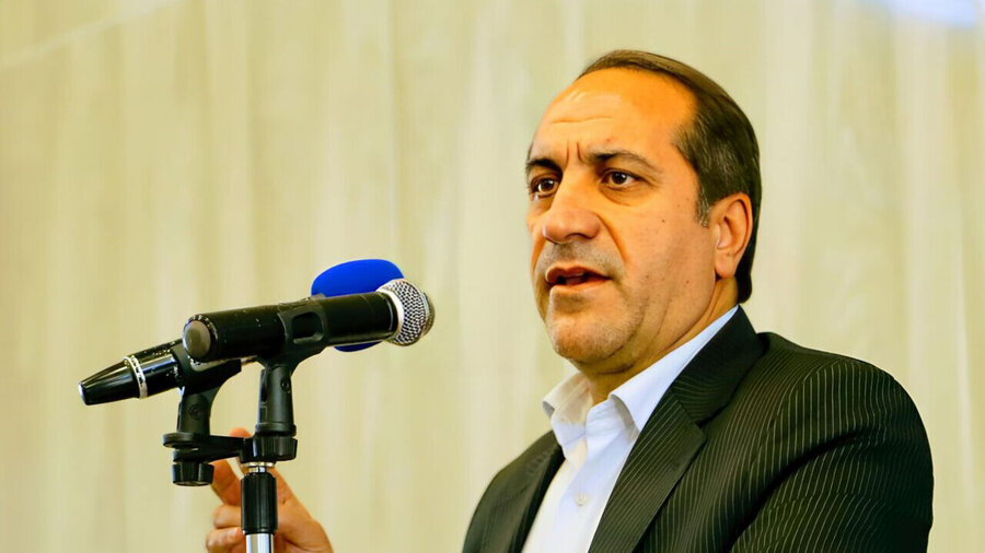 دهاقان قطب کشاورزی گلخانهای استان اصفهان است دهاقان قطب کشاورزی گلخانهای استان اصفهان است