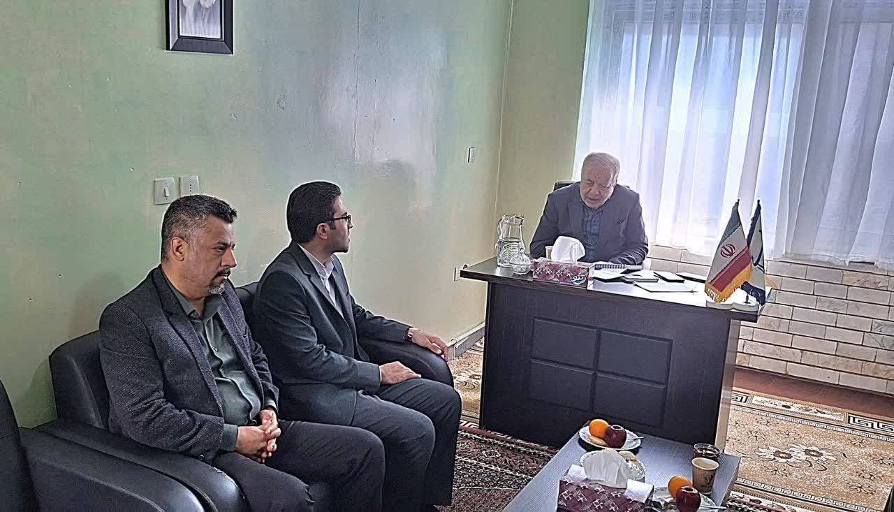 دیدار رییس اداره پست خوانسار با نماینده مردم در مجلس دیدار رییس اداره پست خوانسار با نماینده مردم در مجلس