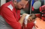 نجات نوزاد ۵۰ روزه از انسداد مسیر تنفسی توسط نجاتگران هلال‌ احمر استان اصفهان