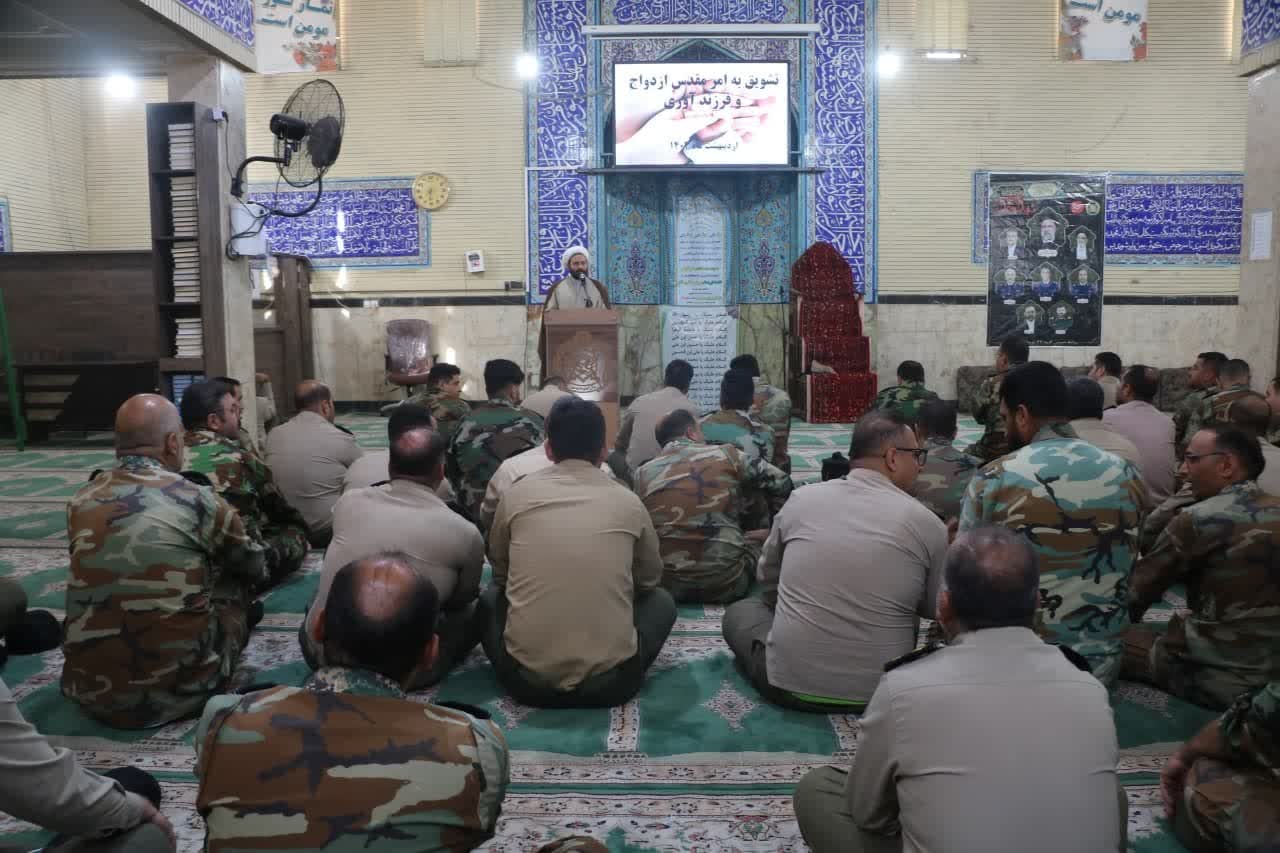 تشویق کارکنان گروه ۴۴ توپخانه نزاجا به امر مقدس ازدواج و فرزند آوری تشویق کارکنان گروه ۴۴ توپخانه نزاجا به امر مقدس ازدواج و فرزند آوری