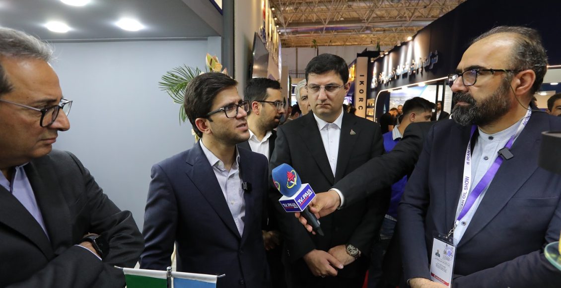 بازدید مدیر عامل شرکت ملی پالایش و‌پخش فرآورده های نفتی ایران از غرفه شرکت پالایش نفت اصفهان