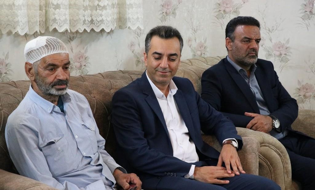 تقدیر از صبر و استقامت؛حضور مشاور وزیر تعاون، کار و رفاه اجتماعی در منزل جانباز سرافراز در اصفهان