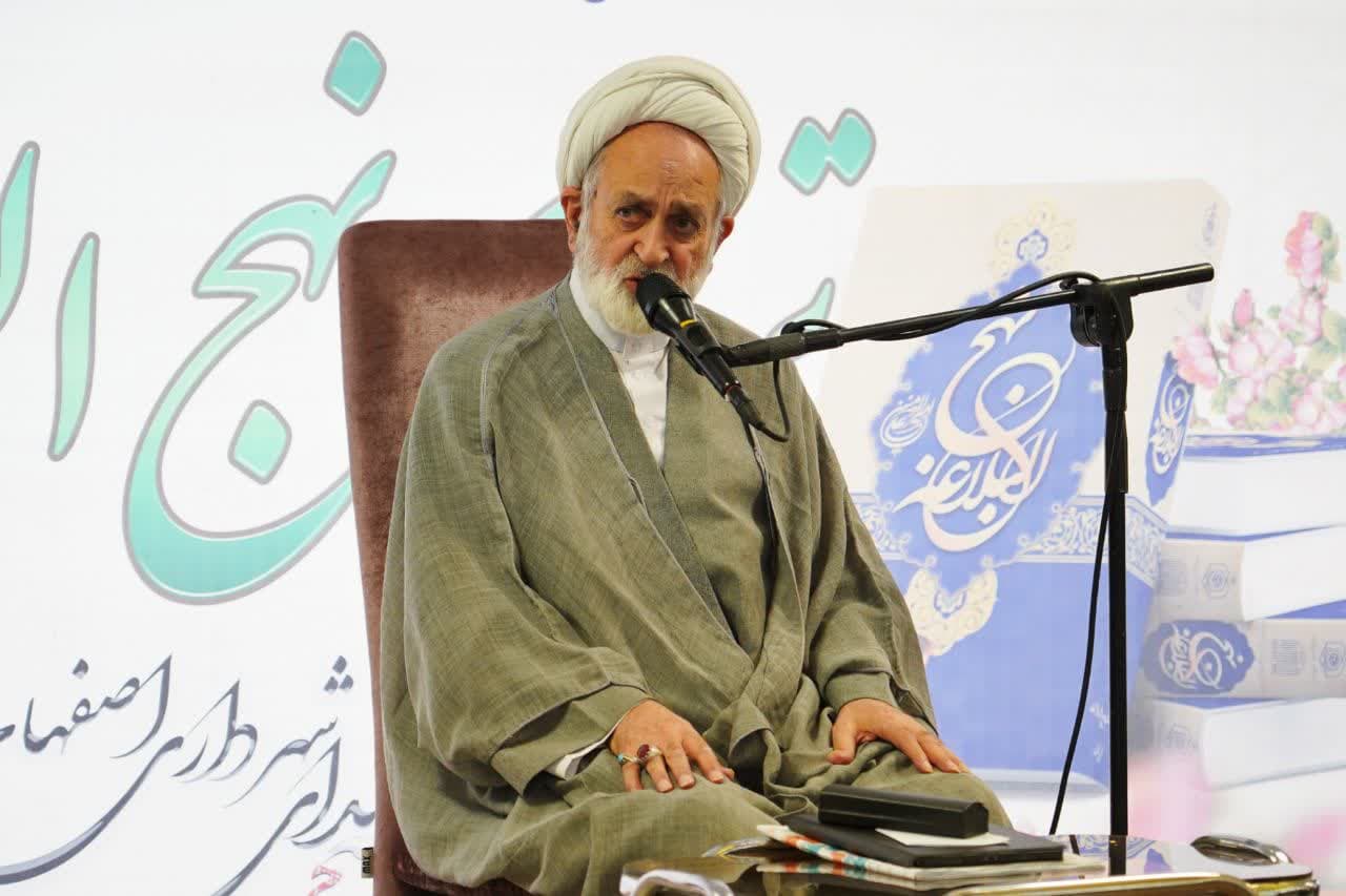 توحید عامل بصیرت و بیداری و ایستادگی است توحید عامل بصیرت و بیداری و ایستادگی است