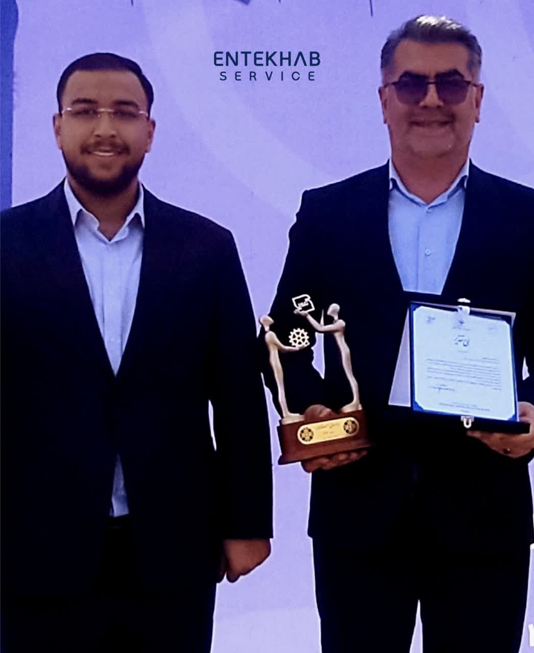 درخشش انتخاب سرویس در سطح ملی به عنوان تنها واحد دریافت کننده تندیس واحد نمونه استاندارد کشور درخشش انتخاب سرویس در سطح ملی به عنوان تنها واحد دریافت کننده تندیس واحد نمونه استاندارد کشور