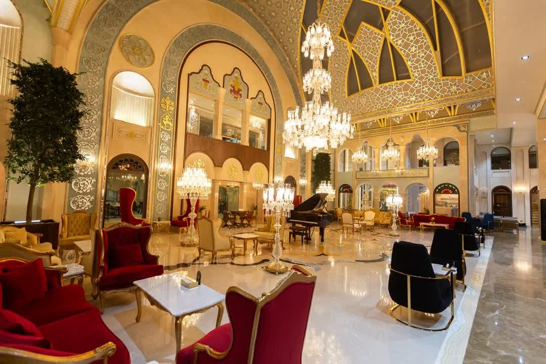 از سقفهای ستارهدار تا قلب شهر؛ قصه ماندگار چهارباغ»/ اینجا اصفهان است... از سقفهای ستارهدار تا قلب شهر؛ قصه ماندگار چهارباغ»/ اینجا اصفهان است…