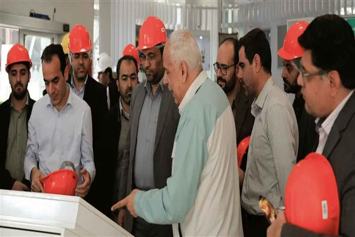 تأکید بر خوداتکایی و مسئولیتپذیری این صنعت ملی تأکید بر خوداتکایی و مسئولیتپذیری این صنعت ملی