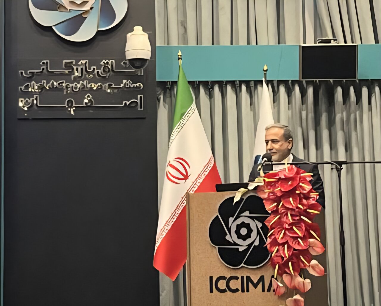 دیپلماسی اقتصادی و ظرفیتهای داخلی کلید رهایی از مشکلات هستند دیپلماسی اقتصادی و ظرفیتهای داخلی کلید رهایی از مشکلات هستند