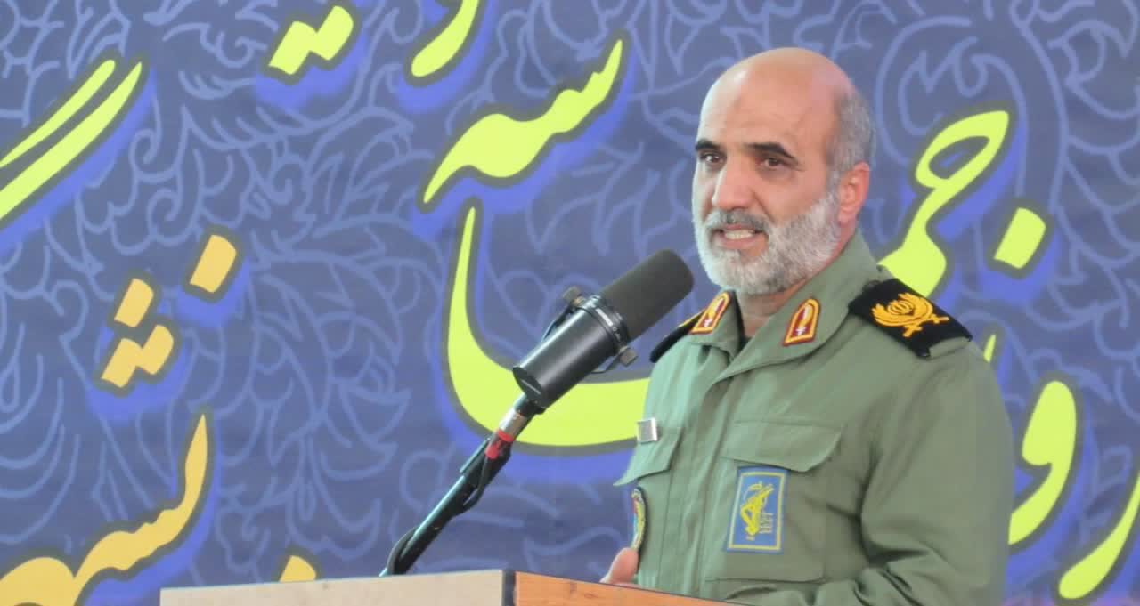 مهمترین وظیفه مردم مقابل دشمن پرهیز از دودستگی است مهمترین وظیفه مردم مقابل دشمن پرهیز از دودستگی است