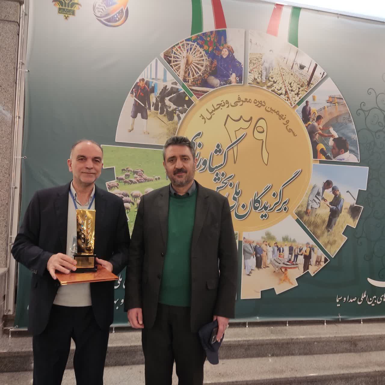 معرفی اتاق اصناف کشاورزی آران و بیدگل بهعنوان برگزیده ملی در میان ۴۷۶ شهرستان در کشور معرفی اتاق اصناف کشاورزی آران و بیدگل بهعنوان برگزیده ملی در میان ۴۷۶ شهرستان در کشور