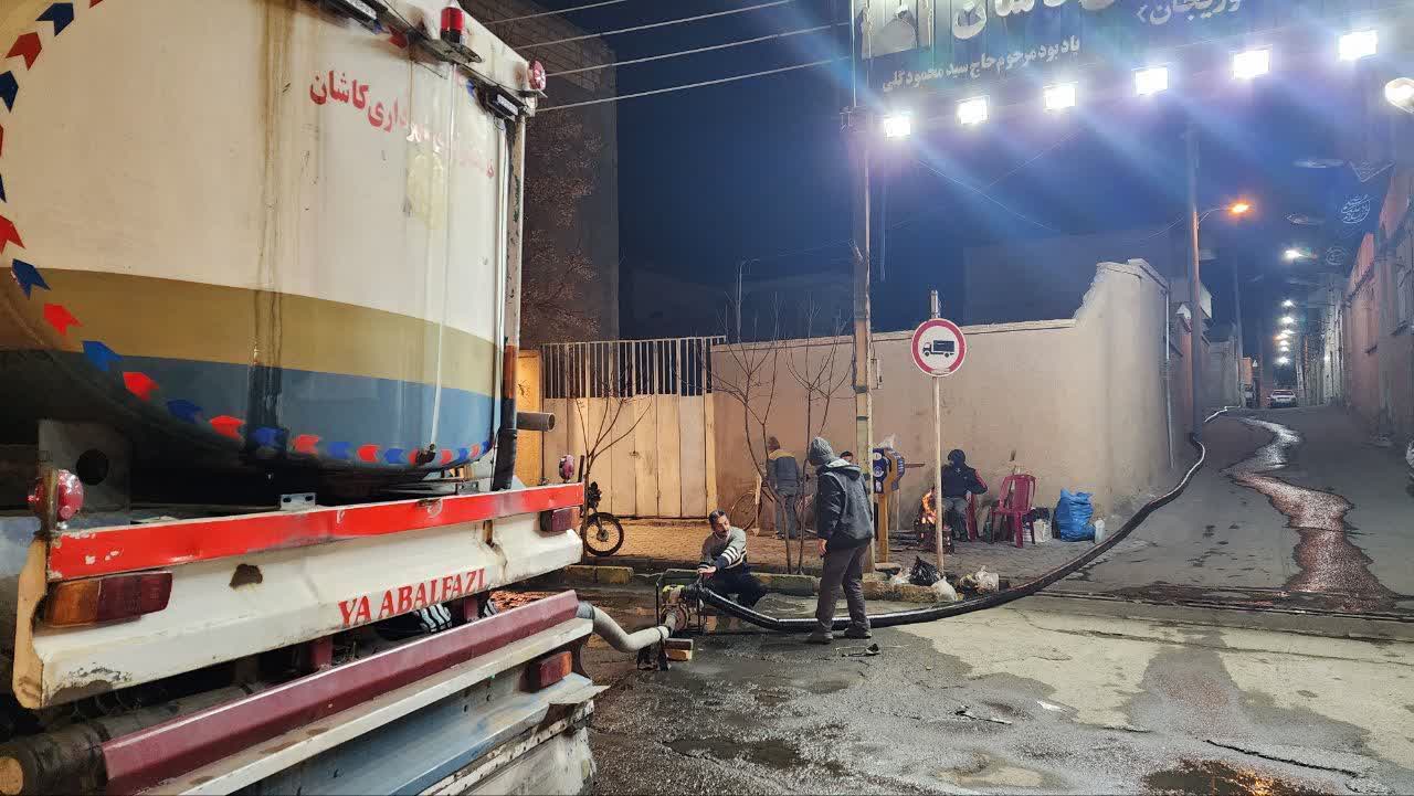 آب گیری آب انبارهای سطح شهر  کاشان آغاز شد