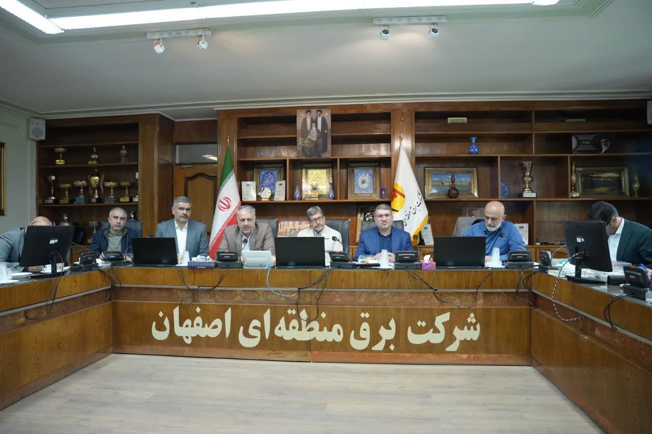 الزام دستگاه‌های اجرایی و بانک‌ها به تسریع در پروژه «شهر خورشیدی» در اصفهان