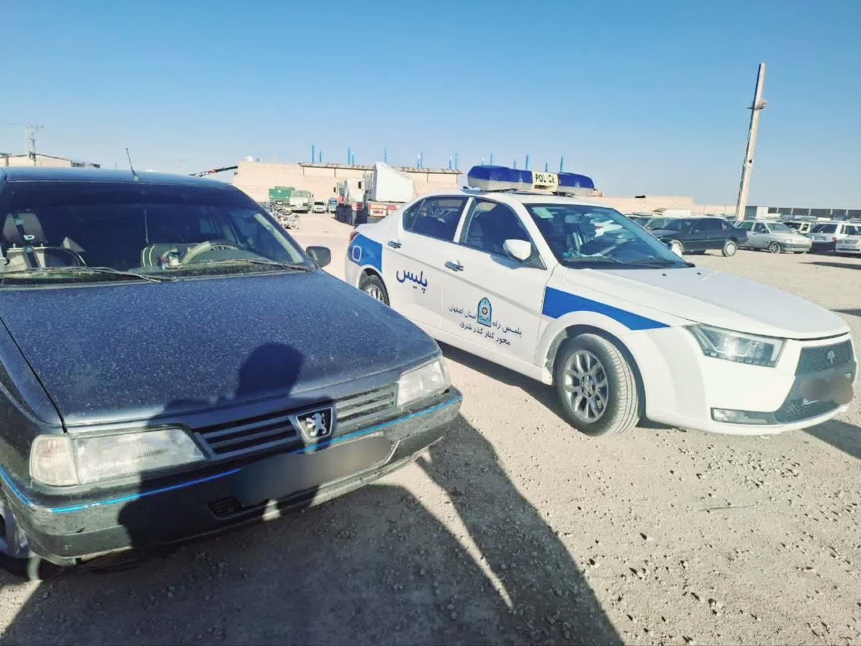 توقیف یک دستگاه سواری پژو ۴۰۵ با سرعت ۱۹۰ کیلومتر در اصفهان