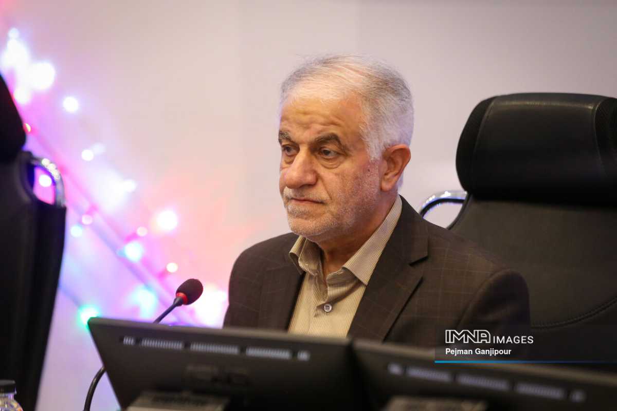 سوءمدیریت دستگاه متولی آب، نباید حق‌آبه فضای سبز اصفهان را دچار خدشه کند