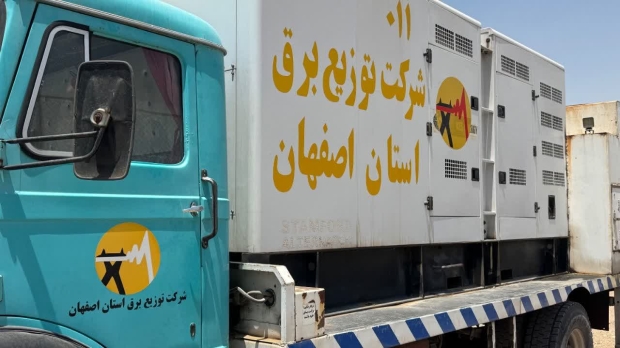 اعزام تجهیزات و نیروهای شرکت توزیع برق استان اصفهان برای پشتیبانی از مراسم تشییع رهبر شهید