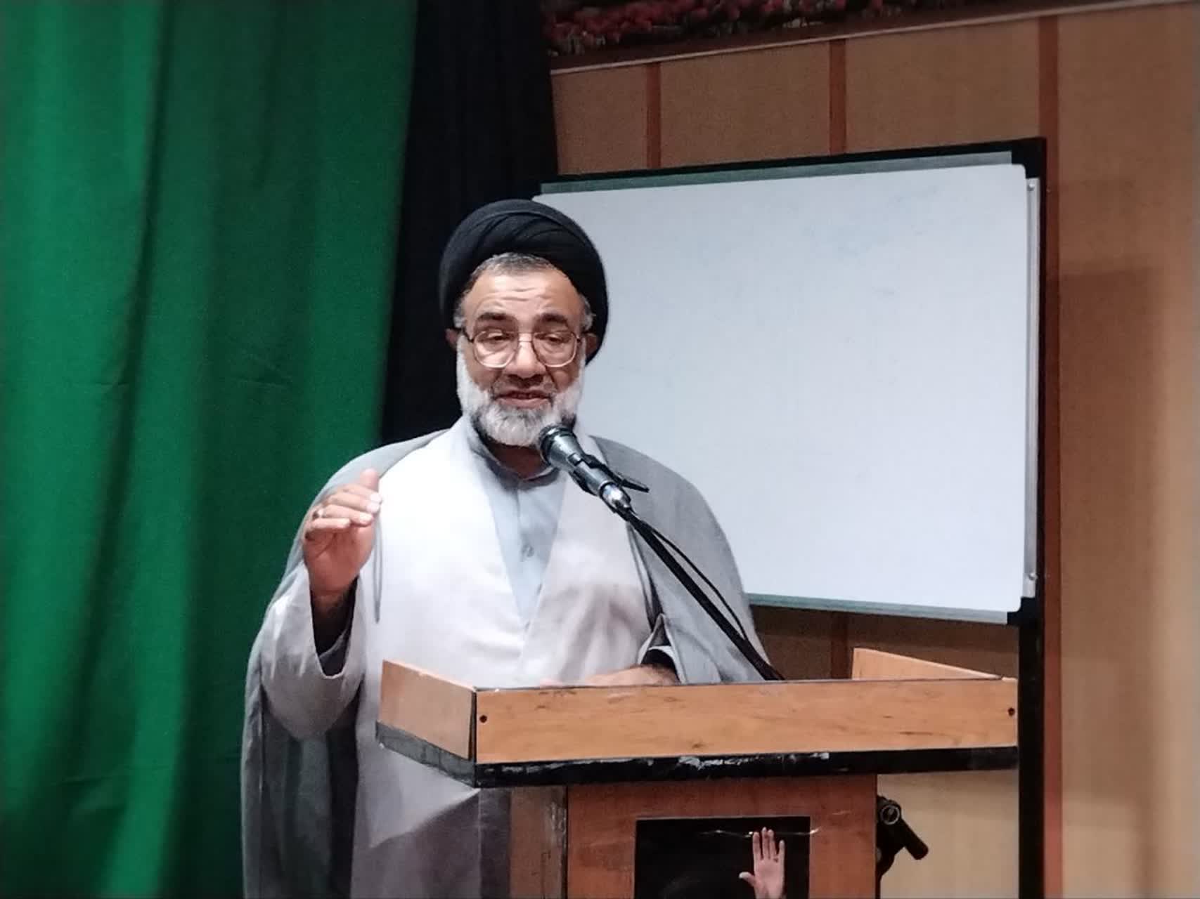 میدان مقابله با دشمن از جبهه نظامی تا فضای مجازی امتداد دارد میدان مقابله با دشمن از جبهه نظامی تا فضای مجازی امتداد دارد